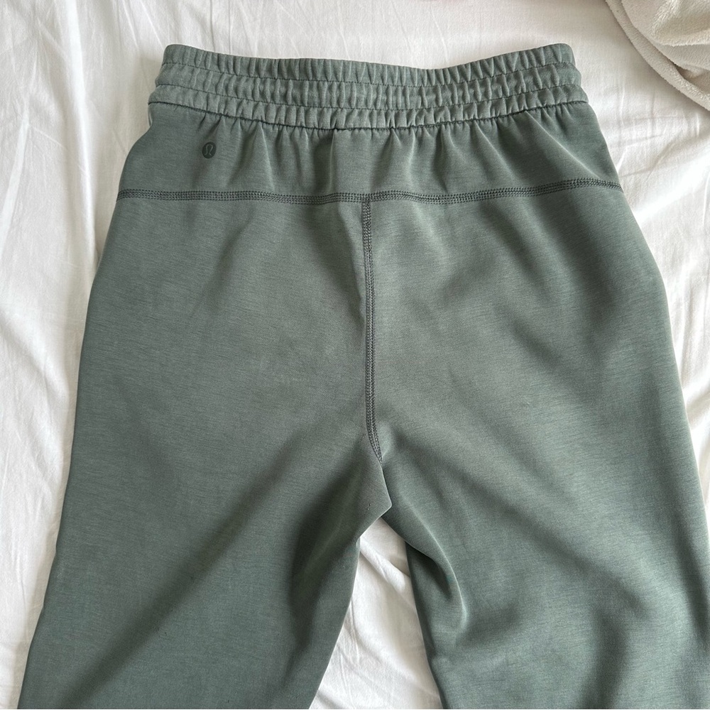 Lululemon green softstreme pants